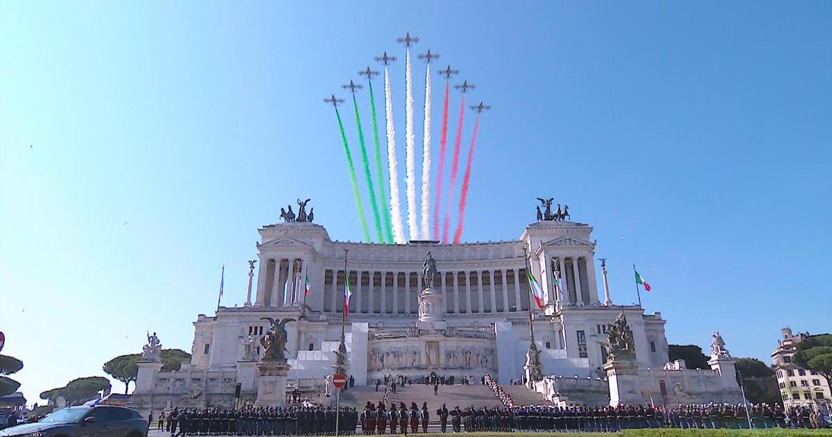 Republic Day, the flight of the Frecce Tricolori over the Altare della Patria