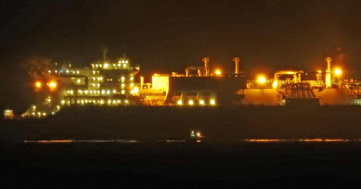 La nave rigassificatrice Golar Tundra è entrata nel porto di Piombino. Stamane ancora proteste
