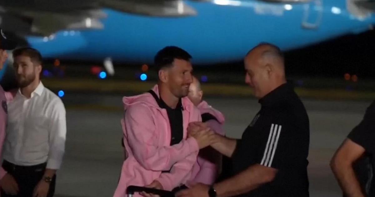 Lionel Messi receives an enthusiastic welcome in San Salvador ahead of a friendly match