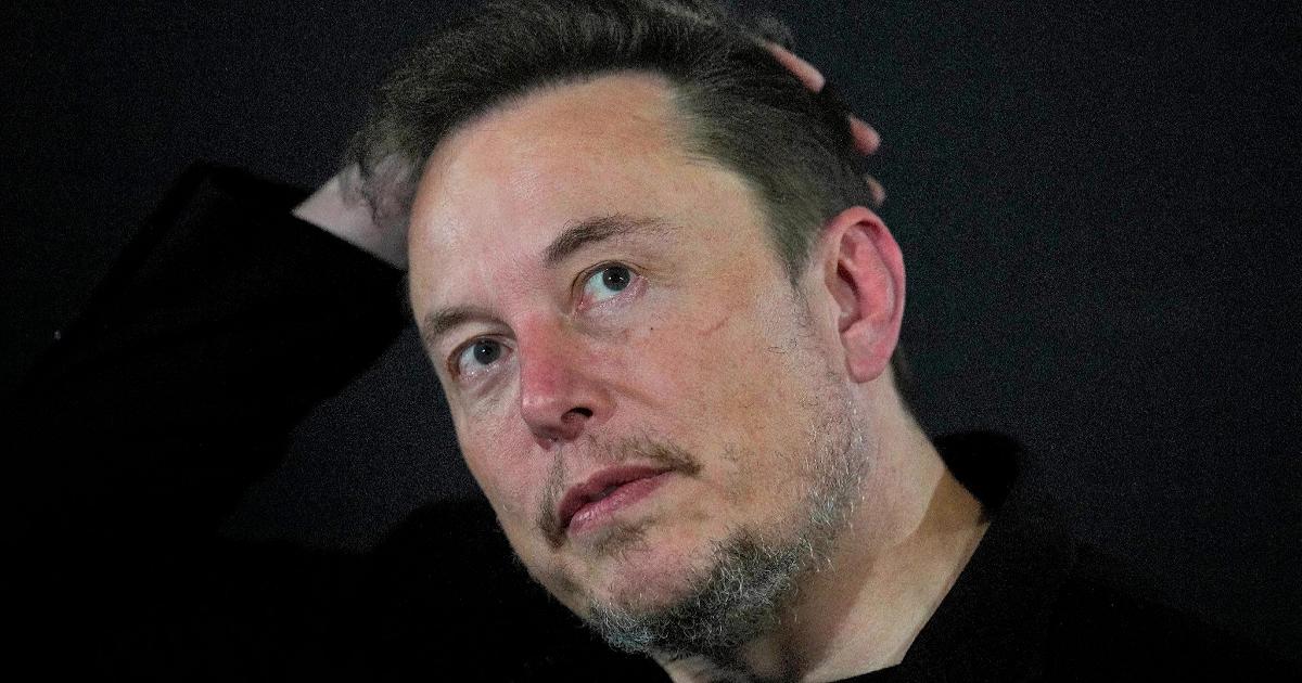 Musk, the patient who was implanted with the Neuralink chip, moves a mouse with his thoughts